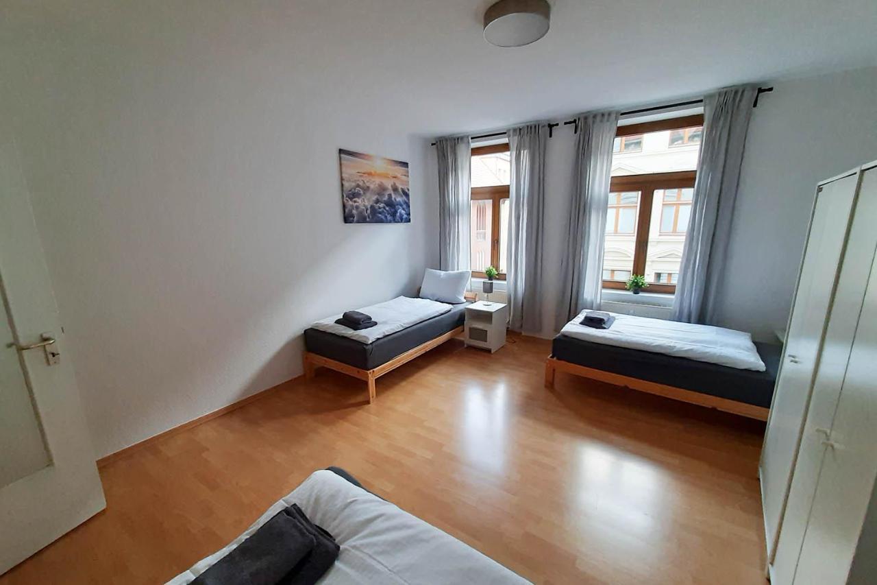 Cozy 2 Room Apartment In Magdeburg Eksteriør billede